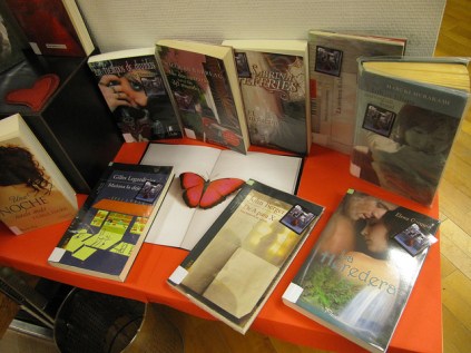 O 5 e o 6 de xullo deste mesmo ano (2013), A Coruña acolleu o II Congreso de Novela Romántica, ao que desde as bibliotecas municipais queremos contribuir poñendo ao voso dispor unha pequena mostra do xénero. Déixate namorar pola literatura romántica!