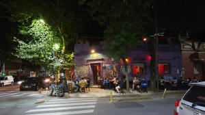 Ambiente nocturno en Palermo